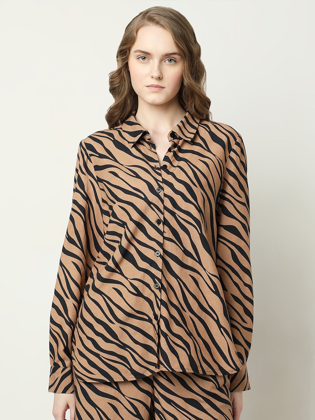 

Vero Moda Abstract Printed Spread Collar Casual Shirt, Brown