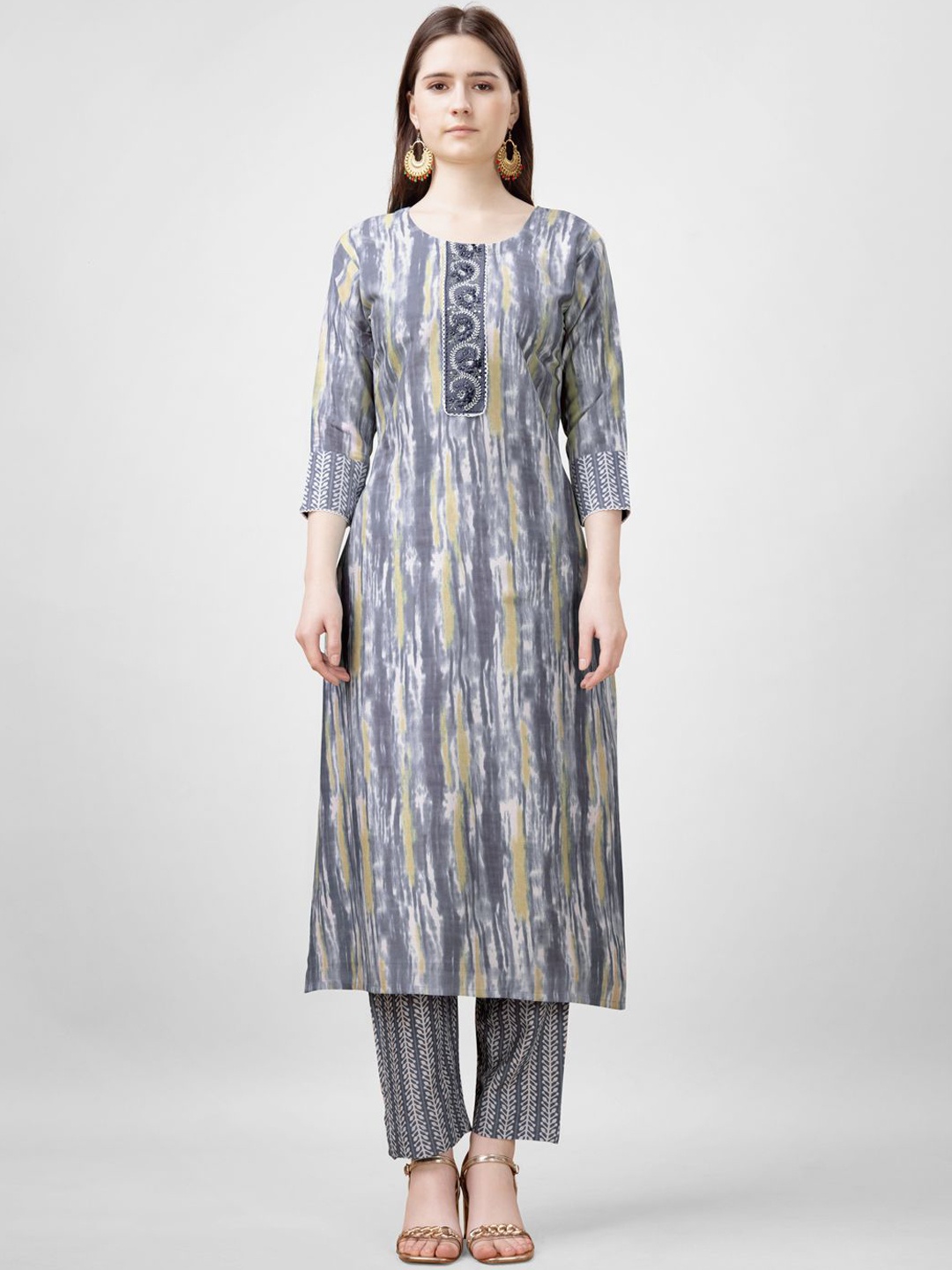 

ARADHNA Women Ethnic Motifs Printed Regular Gotta Patti Kurti with Trousers, Grey