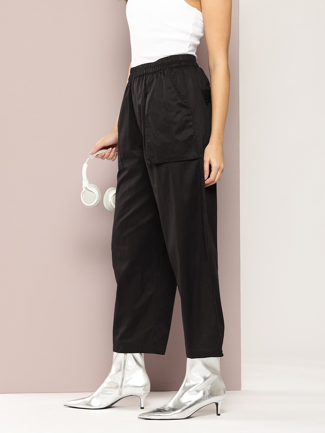 

Kook N Keech Women Pleated Cropped Trousers, Black