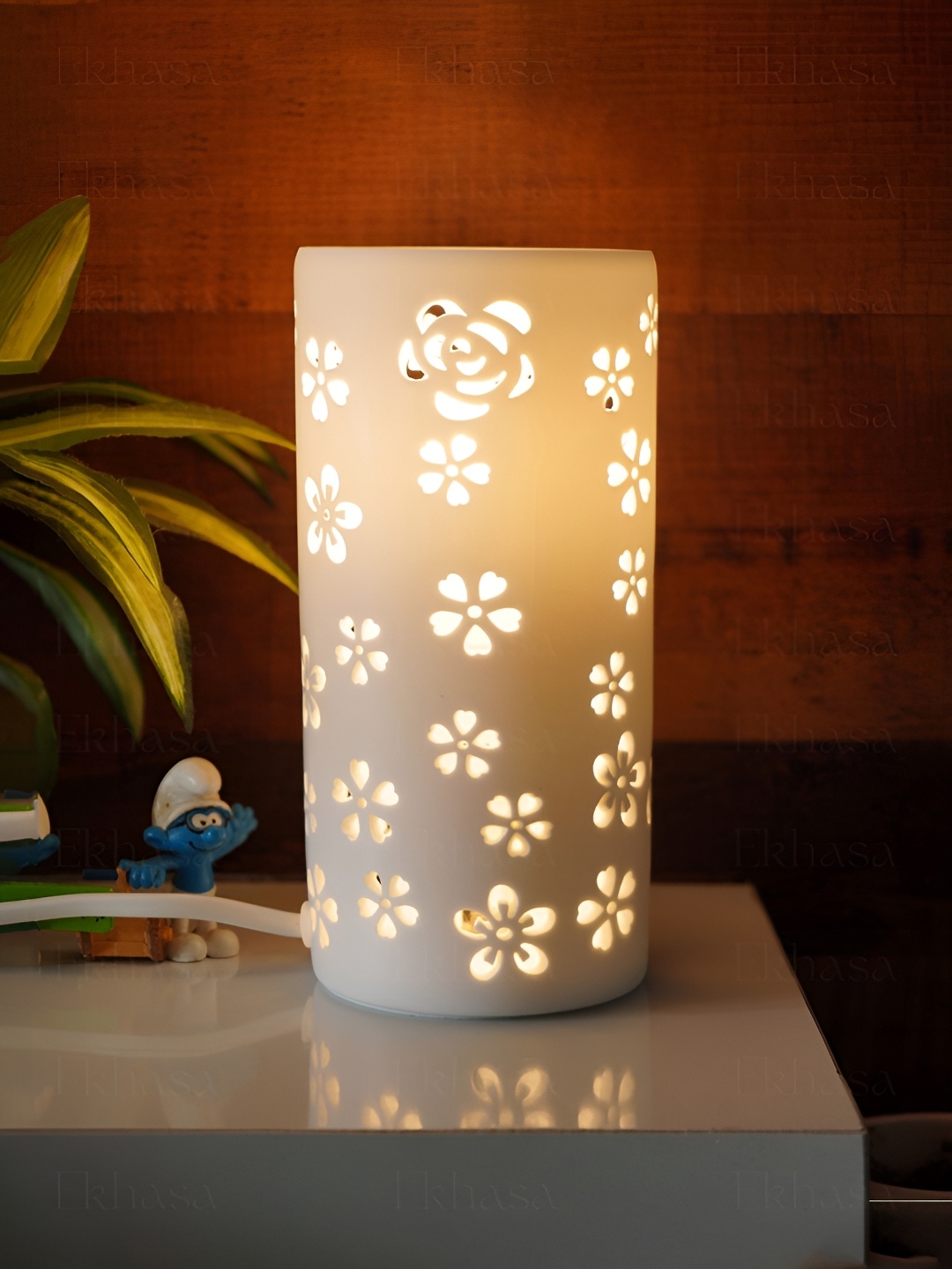 

Ekhasa White Textured Ceramic Quirky Cylinder Shaped Table Lamp
