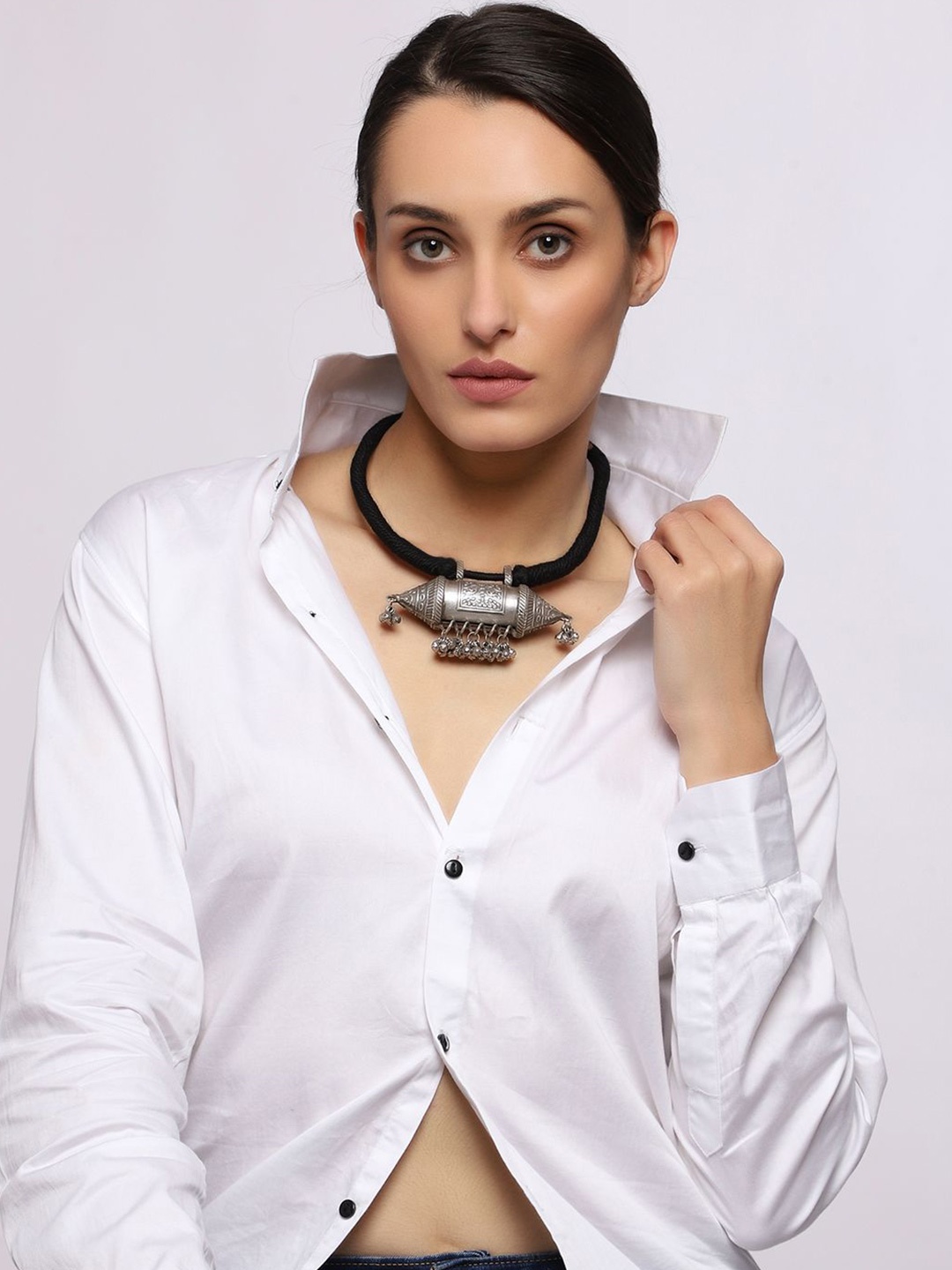 

VENI Brass Silver-Plated Oxidised Necklace