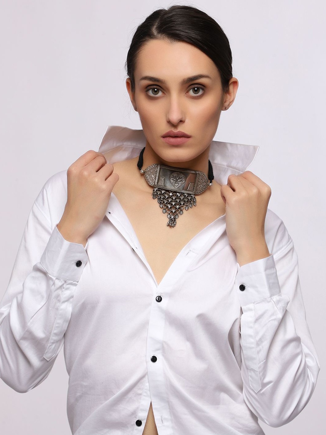 

VENI Brass Silver-Plated Oxidised Necklace