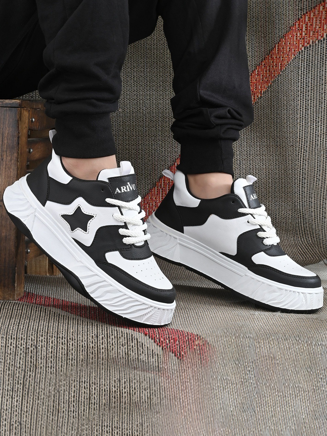 

ARIVO Men Colourblocked Smart Casual Sneakers, Black