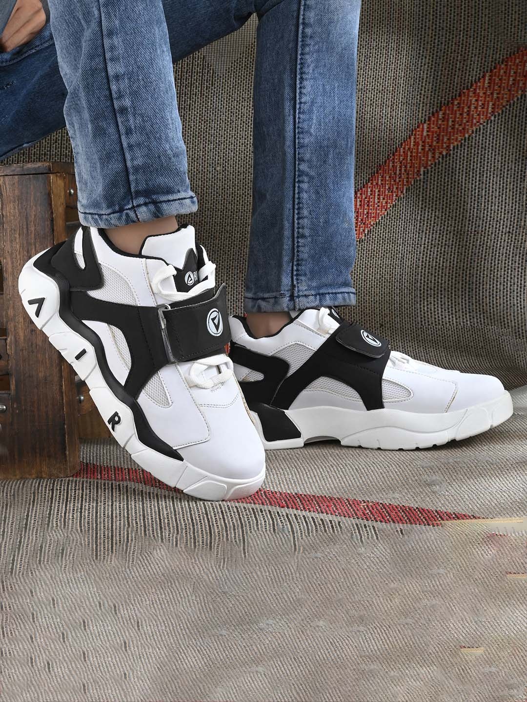 

ARIVO Men Colourblocked Nubuck Sneakers, White