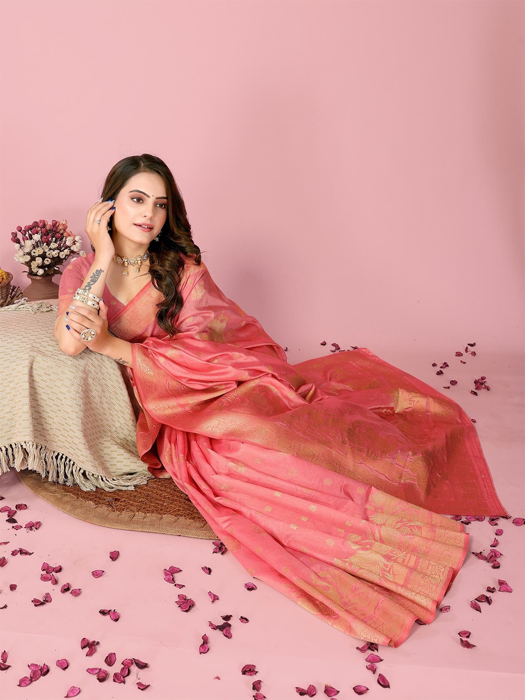 

VAIRAGEE Woven Design Zari Banarasi Saree, Pink