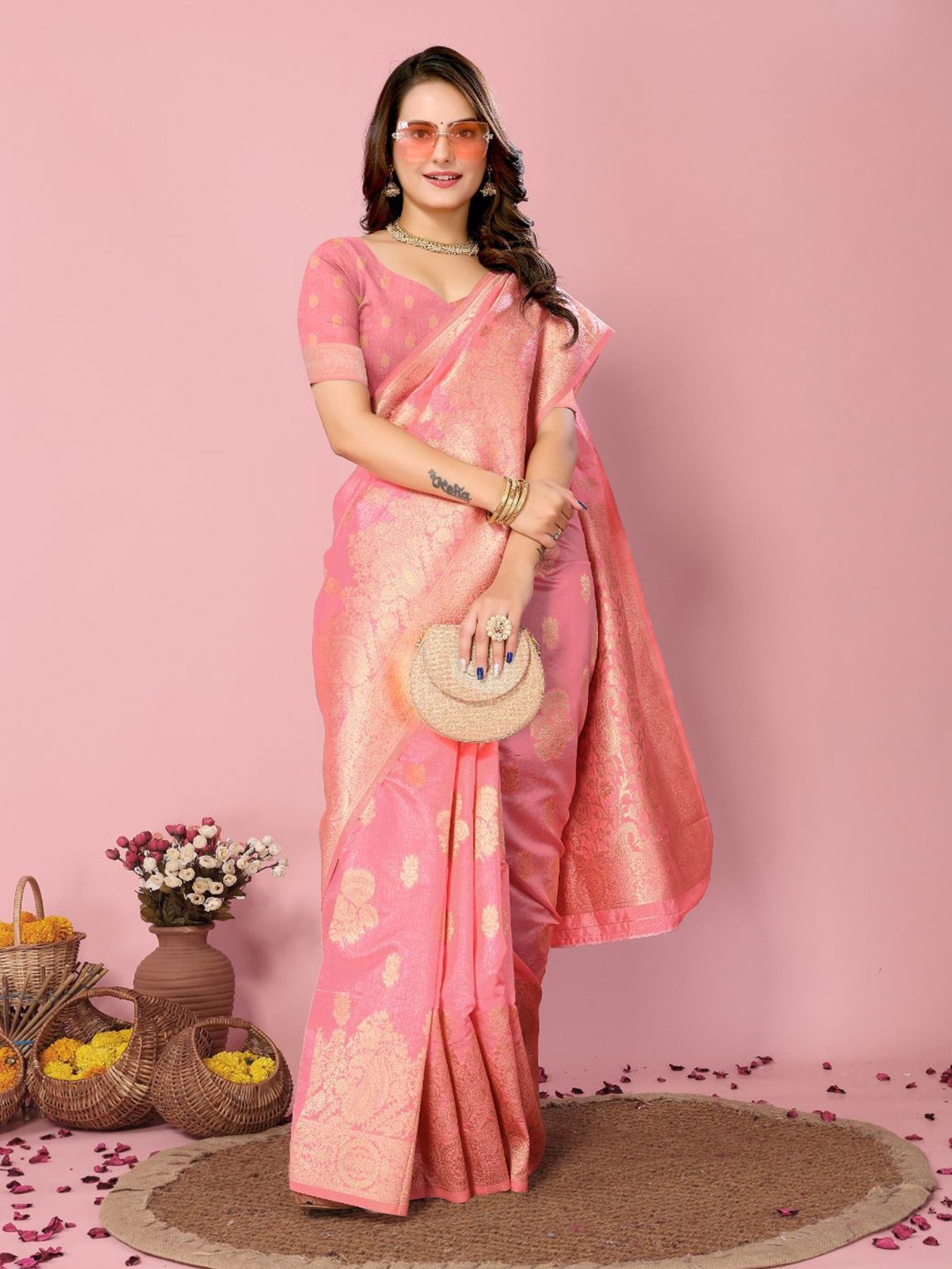 

VAIRAGEE Woven Design Zari Banarasi Saree, Peach