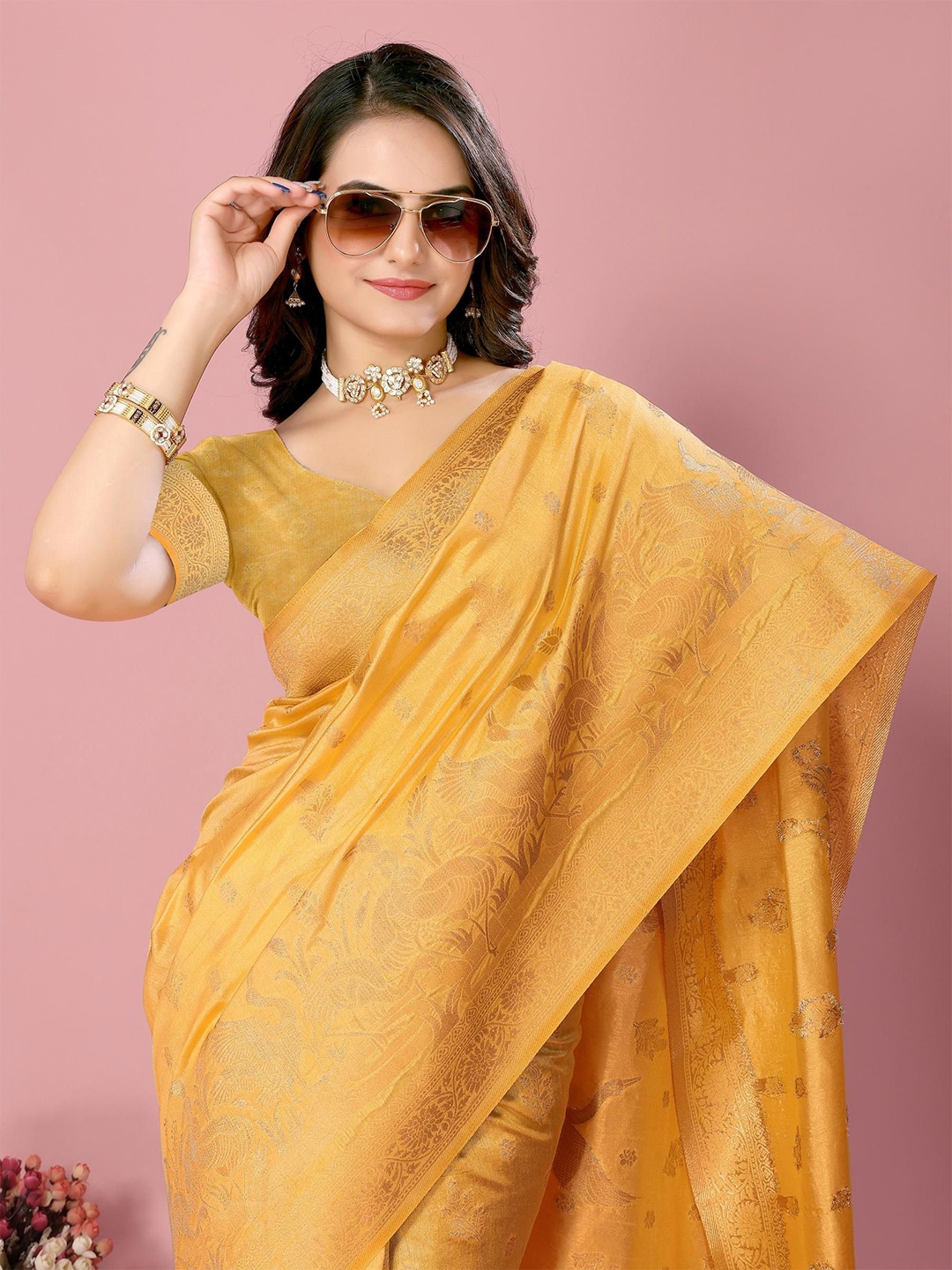 

VAIRAGEE Woven Design Zari Banarasi Saree, Yellow