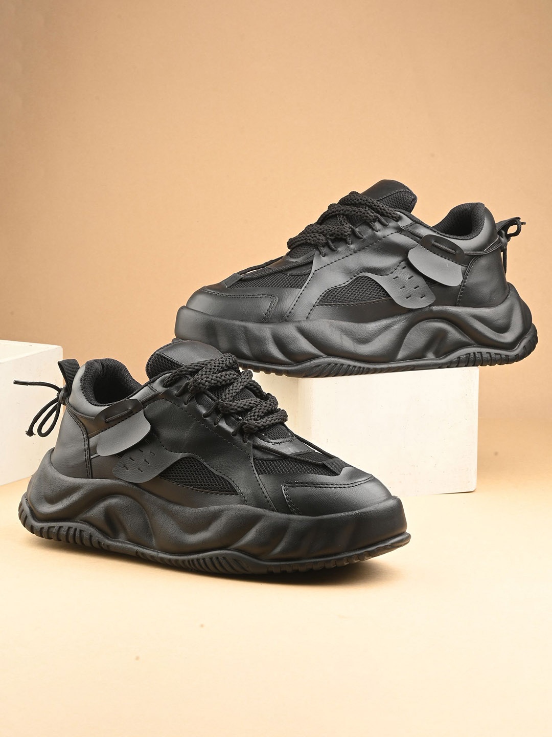 

ARIVO Men Solid Smart Casual Design Sneakers, Black