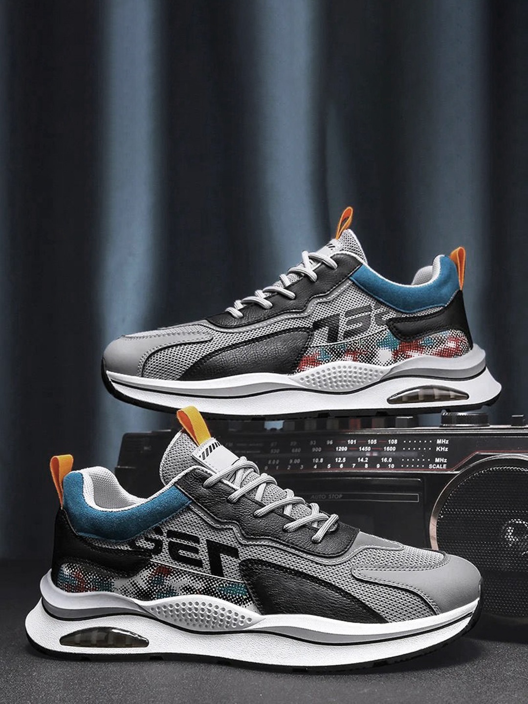 

ARIVO Men Colourblocked Sneakers, Grey