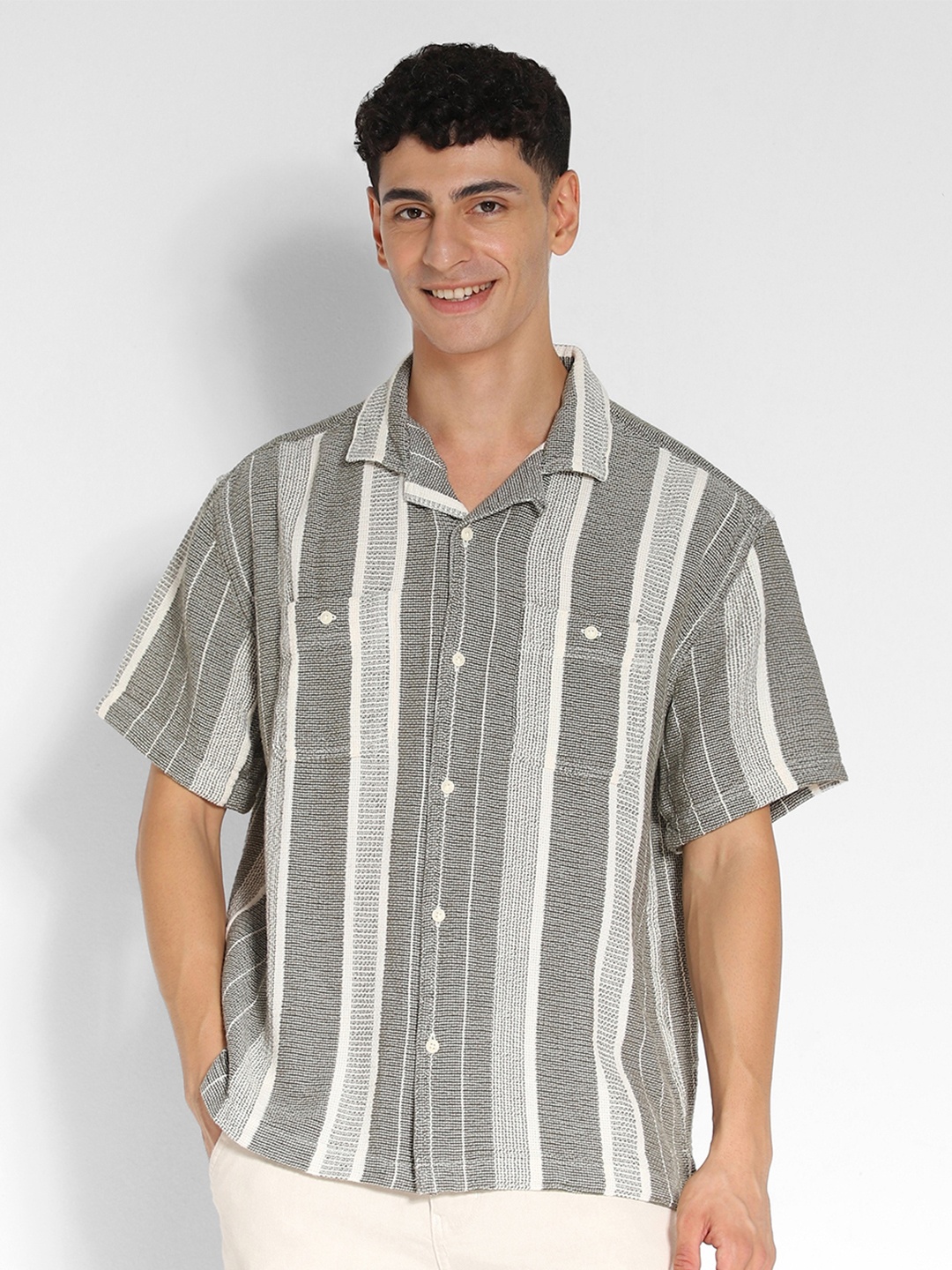 

AMERICAN EAGLE OUTFITTERS Striped Lapel Collar Short Sleeves Casual Shirt, Grey