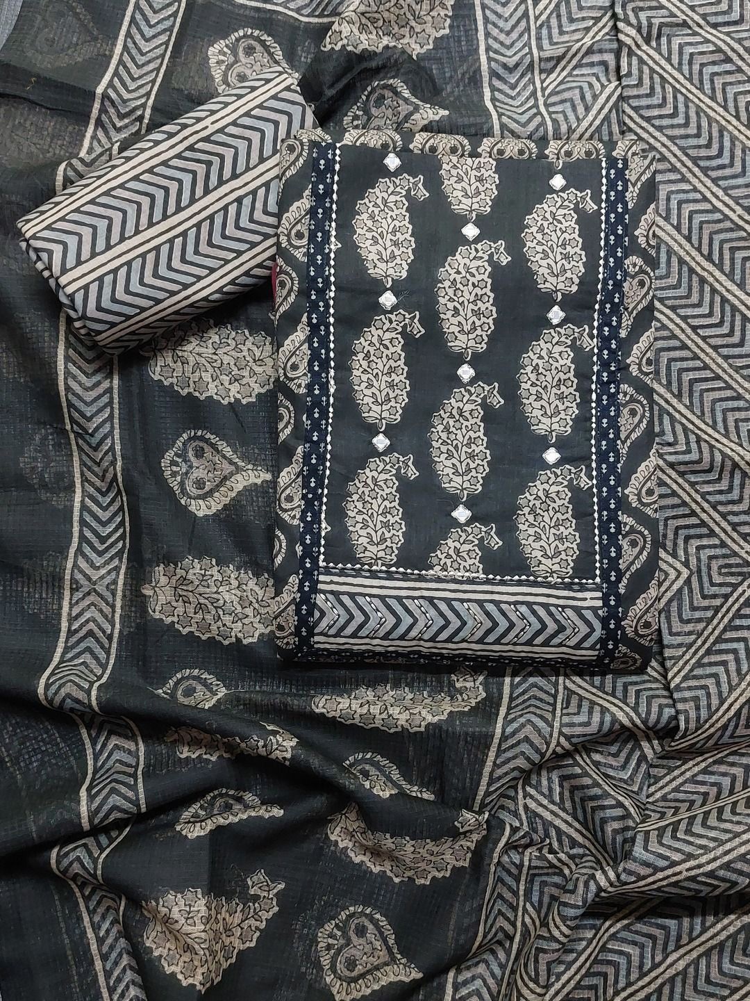 

KAMI KUBI Printed Pure Cotton Unstitched Dress Material, Black