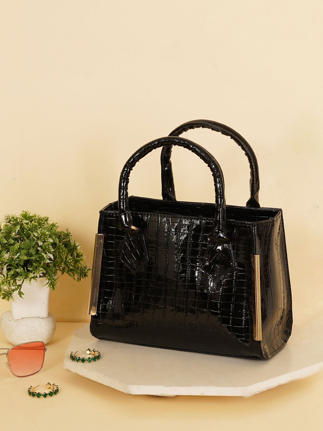 

FABBHUE Structured Handheld Bag, Black