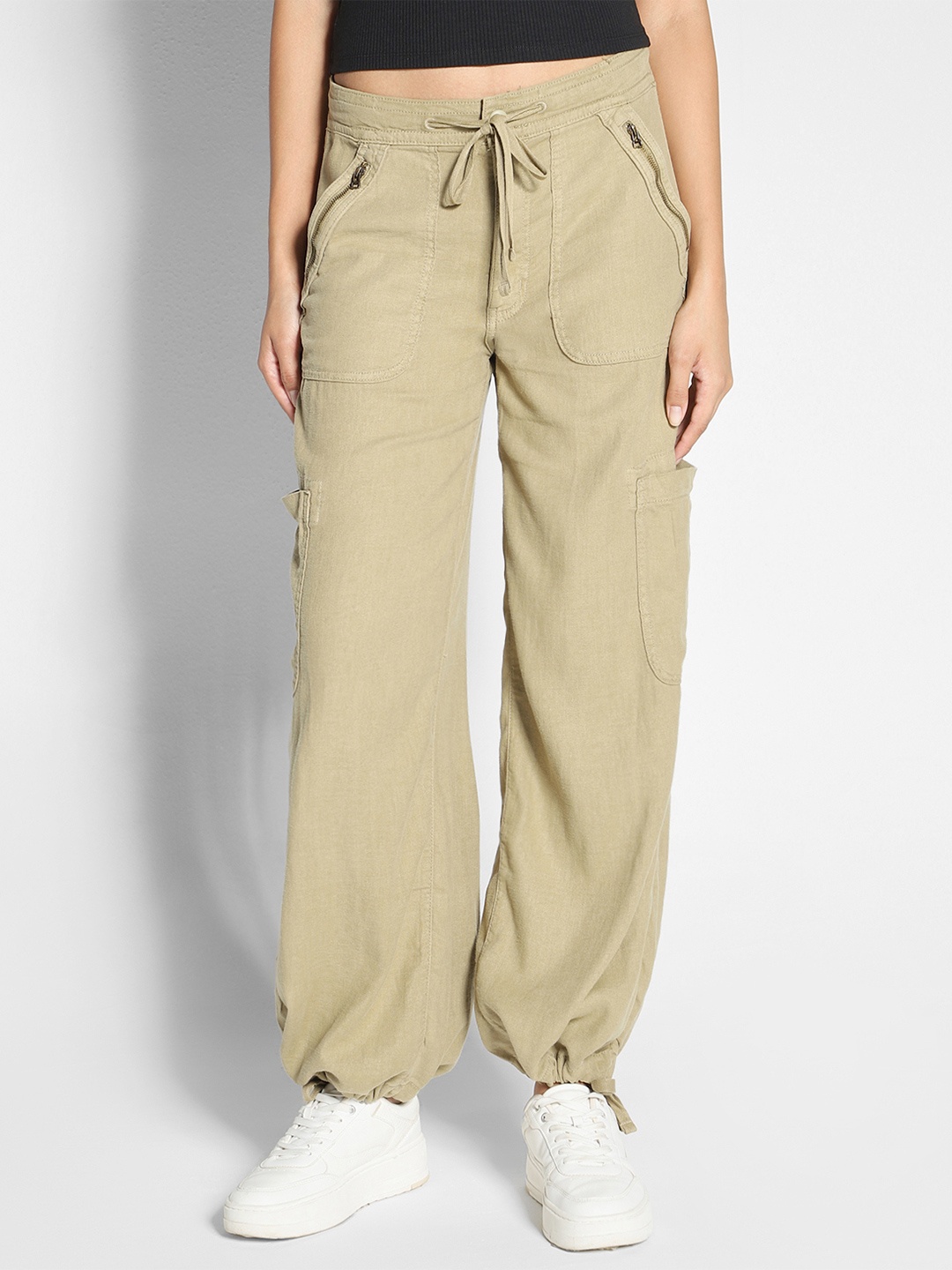 

AMERICAN EAGLE OUTFITTERS Women Mid-Rise Regular Fit Joggers Trousers, Khaki