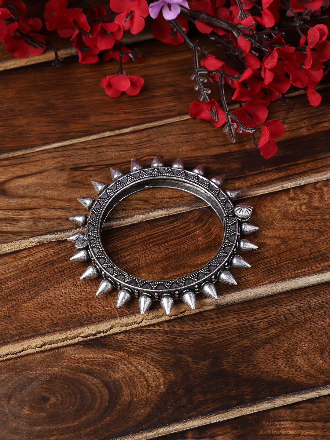 

VENI Silver-Plated Kada Bangle