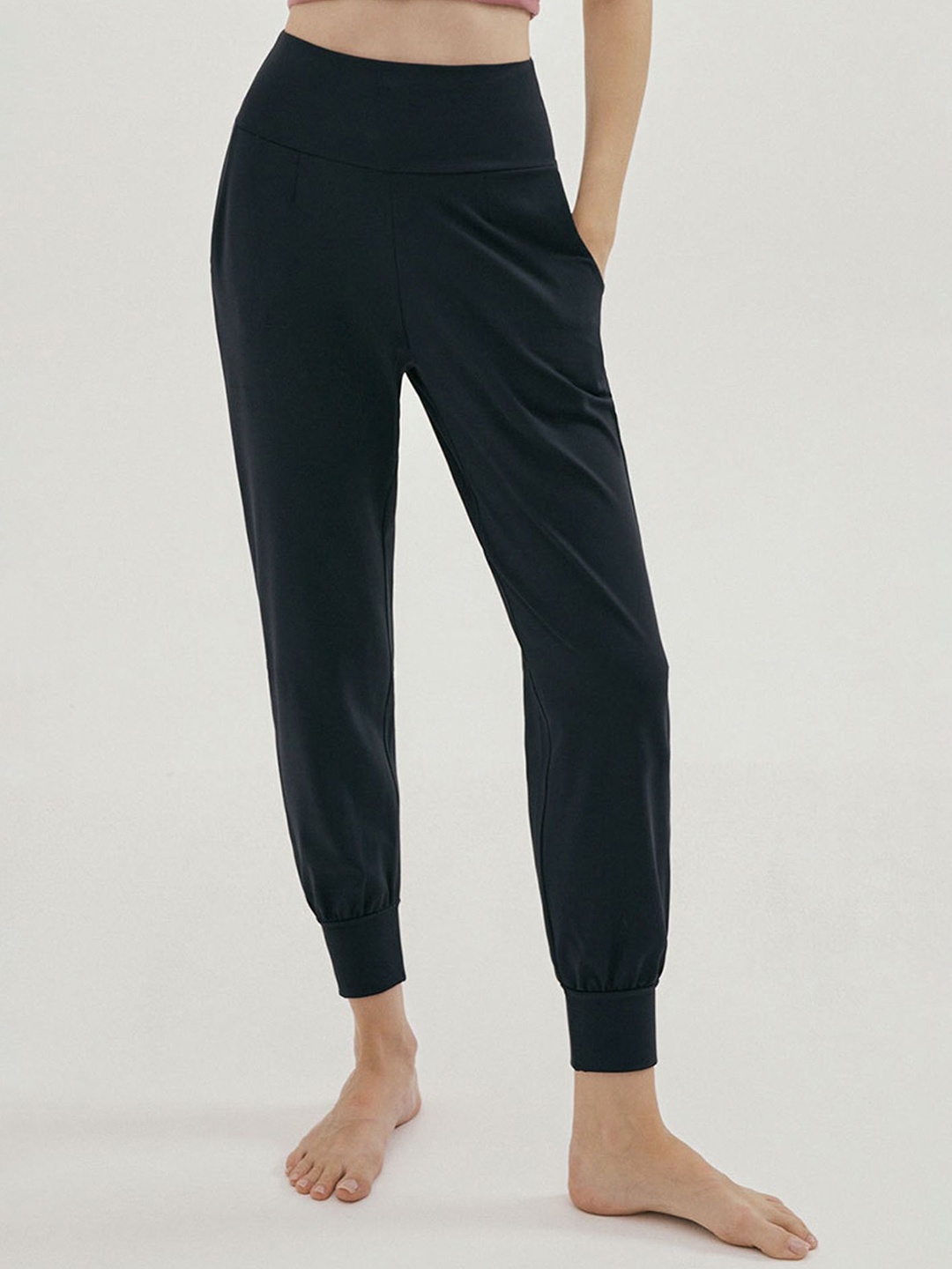 

LULU & SKY High Rise Lounge Pant, Black