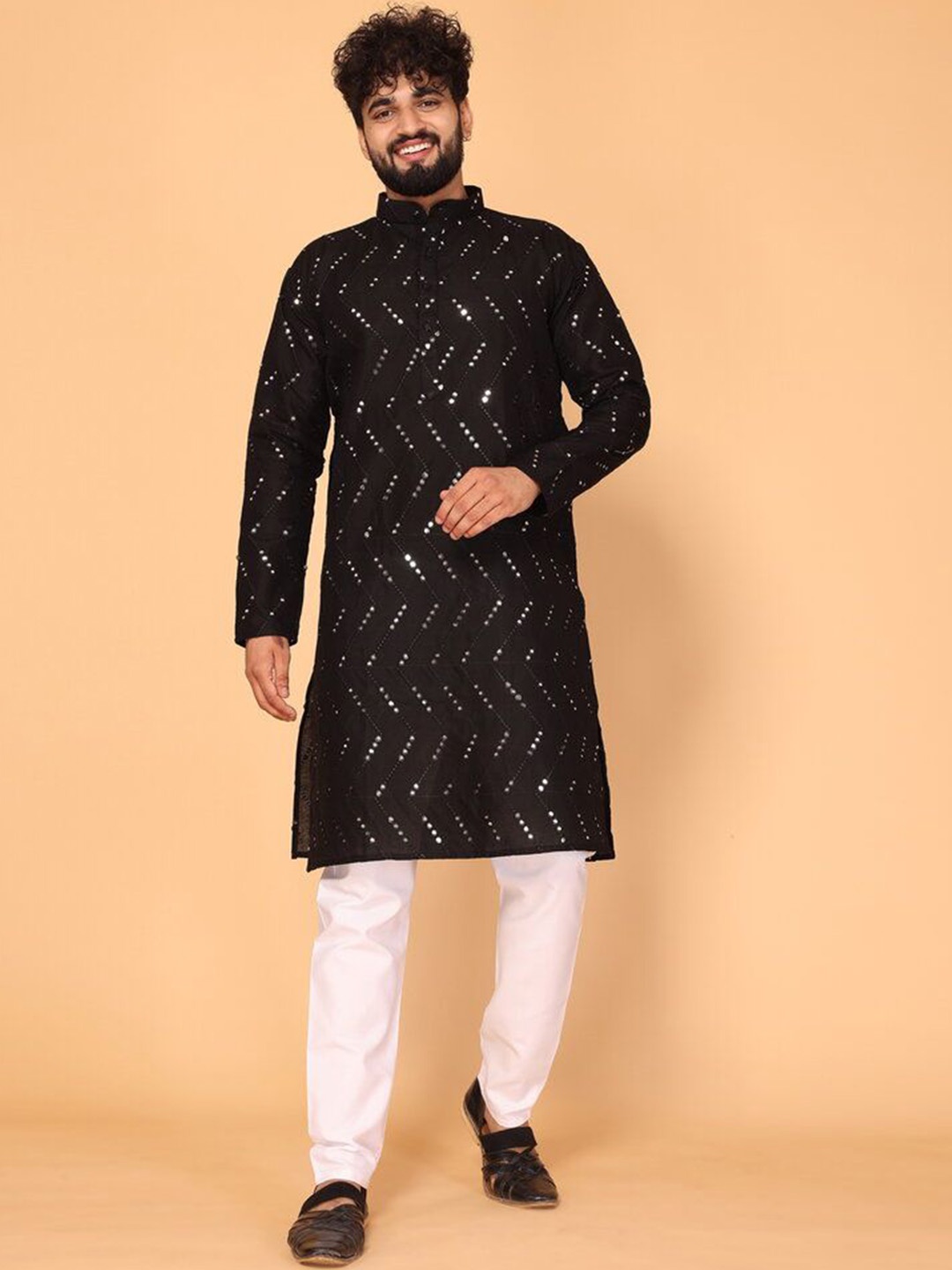 

Fashion FRICKS Men Embroidered Flared Sleeves Thread Work Kurta, Black
