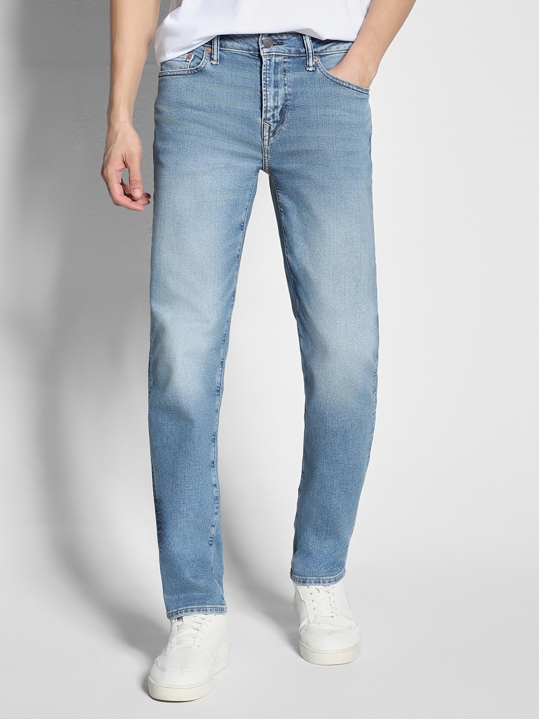 

AMERICAN EAGLE OUTFITTERS Men AirFlex+ Original Straight Fit Heavy Fade Jeans, Blue