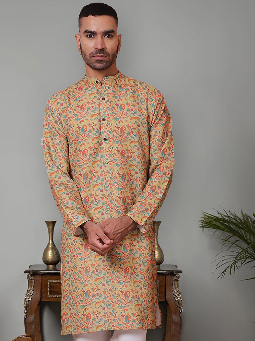 

Jompers Men Floral Thread Work Pathani Kurta, Yellow