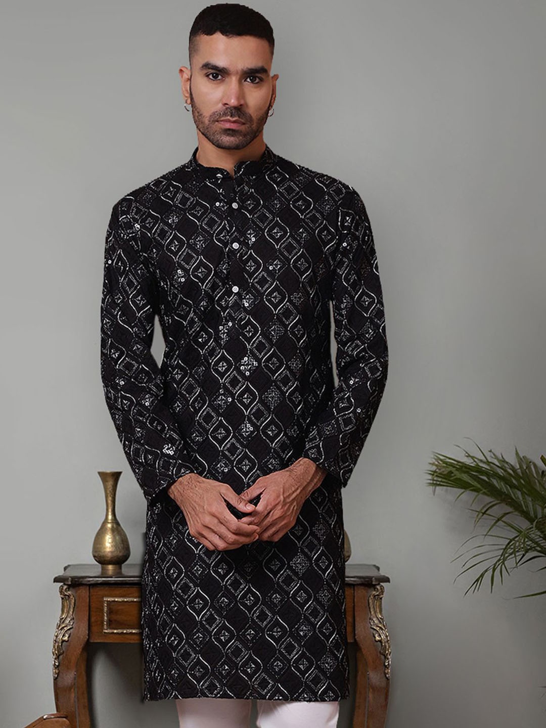 

Jompers Men Geometric Flared Sleeves Thread Work Kurta, Black
