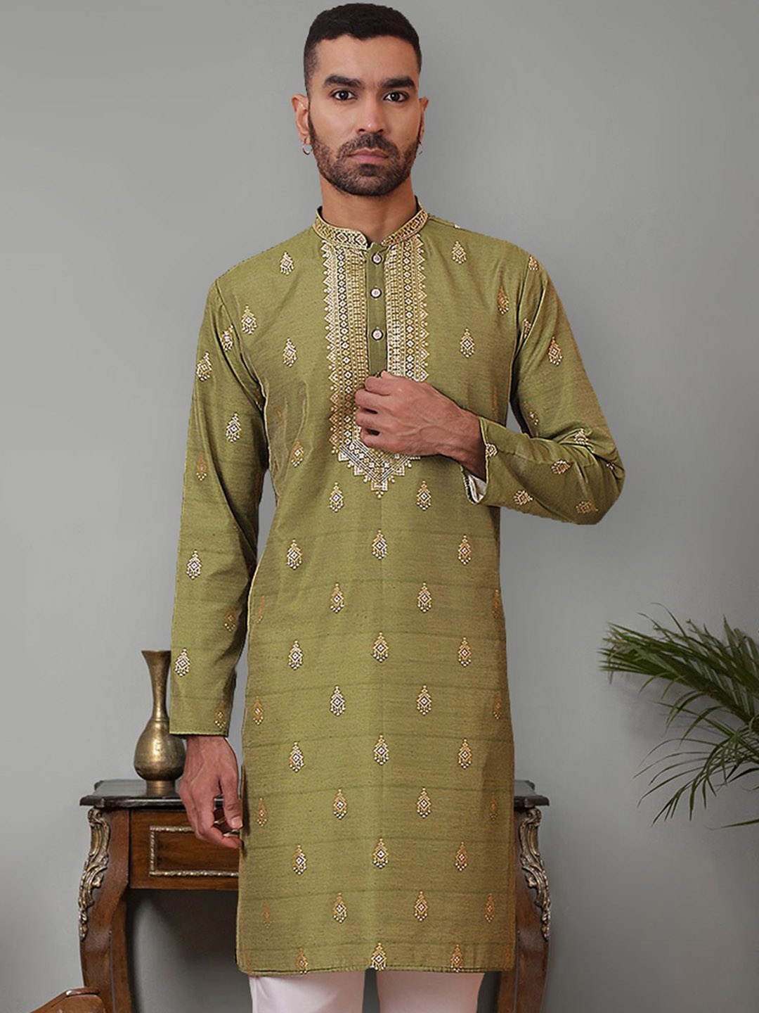 

Jompers Men Embroidered Flared Sleeves Chikankari Kurta, Olive