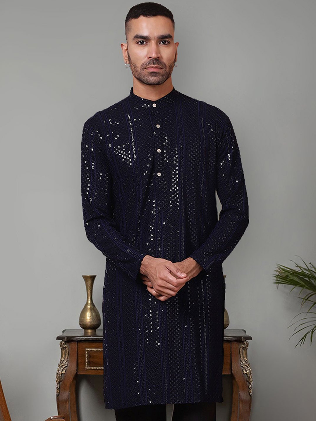 Jompers Men Geometric Embroidered Chikankari Kurta, Navy blue
