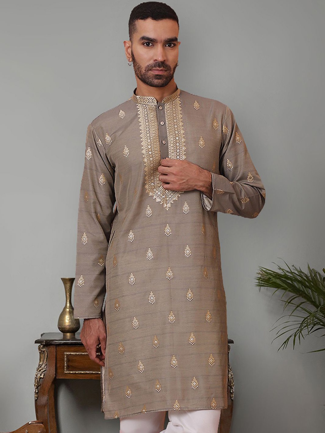 Jompers Men Floral Embroidered Flared Sleeves Thread Work Kurta, Grey