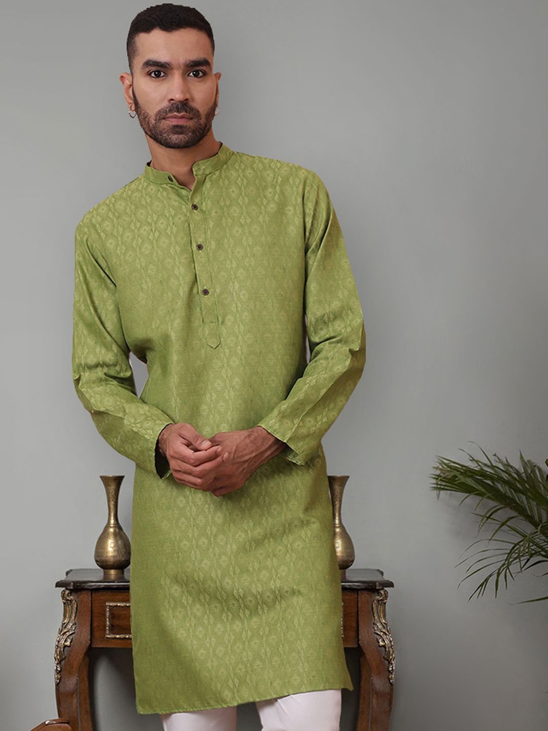 

Jompers Men Flared Sleeves Thread Work Kurta, Green