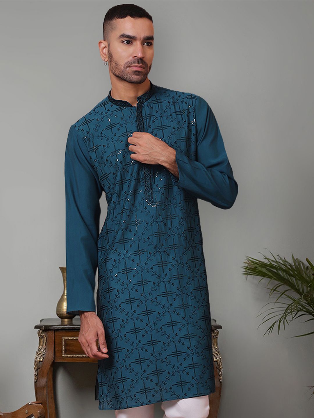 

Jompers Men Thread Work Floral Pathani Kurta, Blue