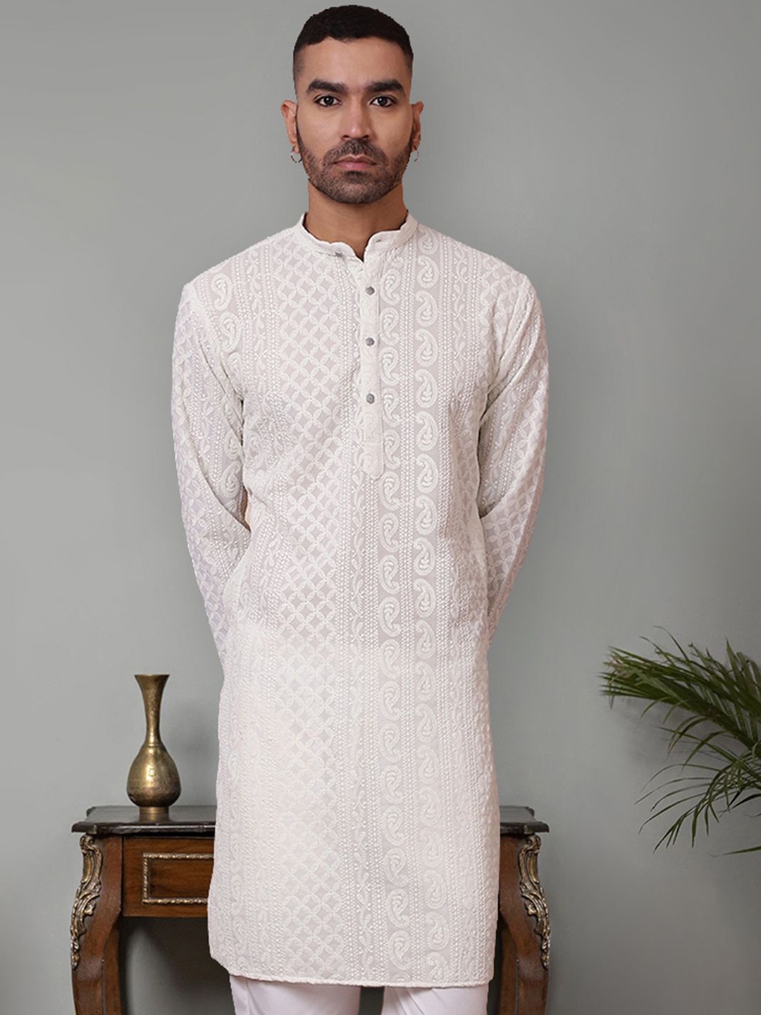 

Jompers Men Geometric Flared Sleeves Chikankari Georgette Kurta, Off white