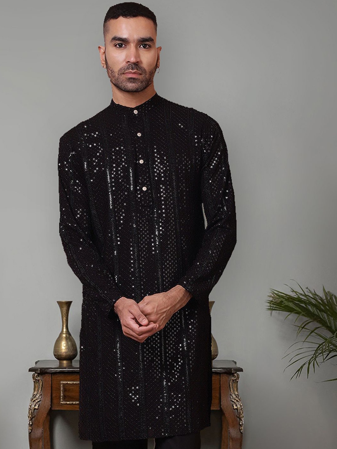 

Jompers Men Flared Sleeves Thread Work Kurta, Black