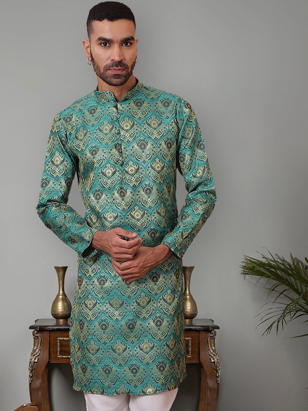 Jompers Men Ethnic Motifs Flared Sleeves Thread Work Jacquard Kurta, Green