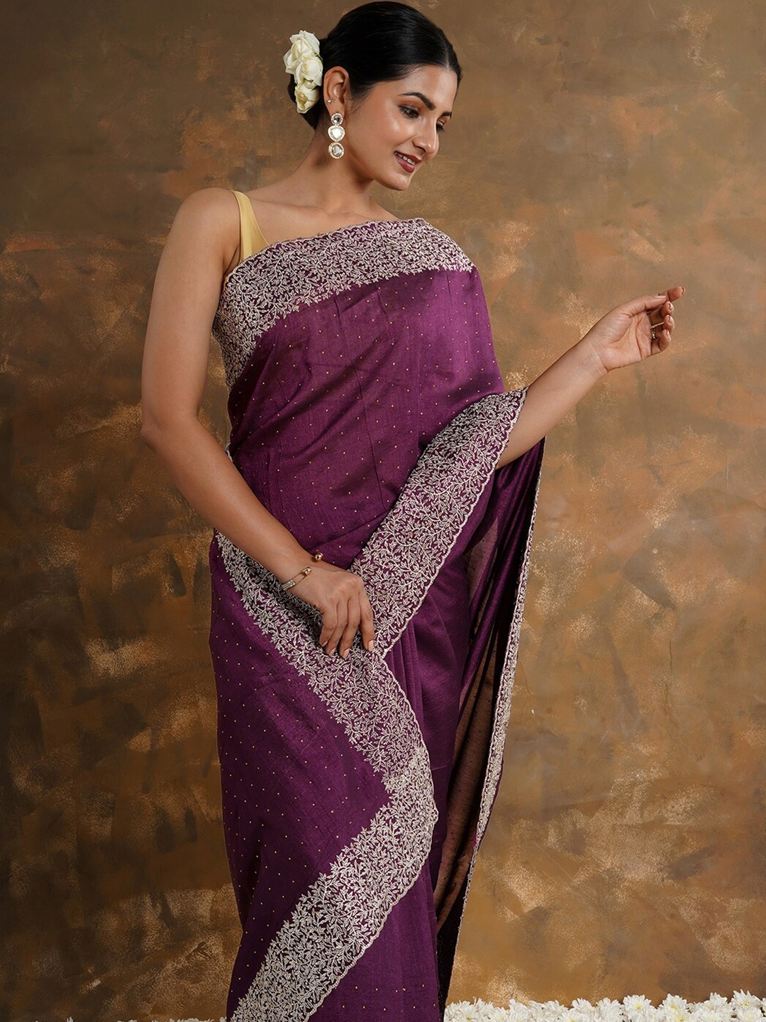 

TEEJH Embellished Embroidered Saree, Magenta