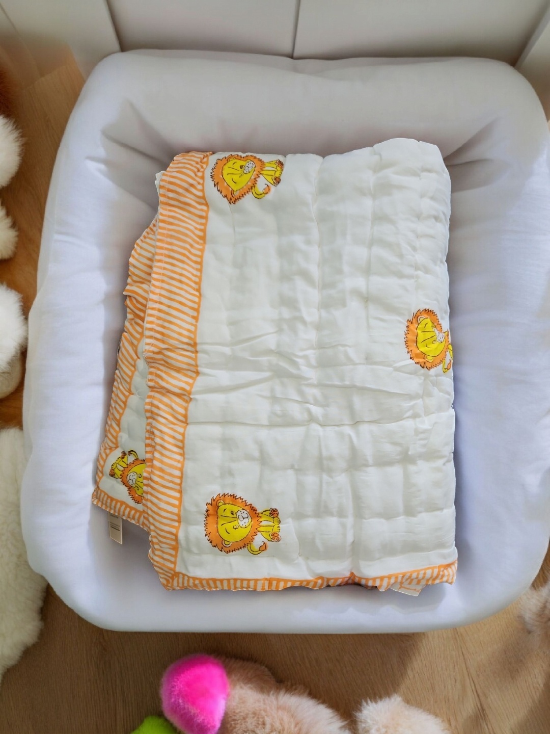 

Feels Like Home White & Orange Ethnic Motifs Cotton 300 GSM Reversible Single Bed Quilt