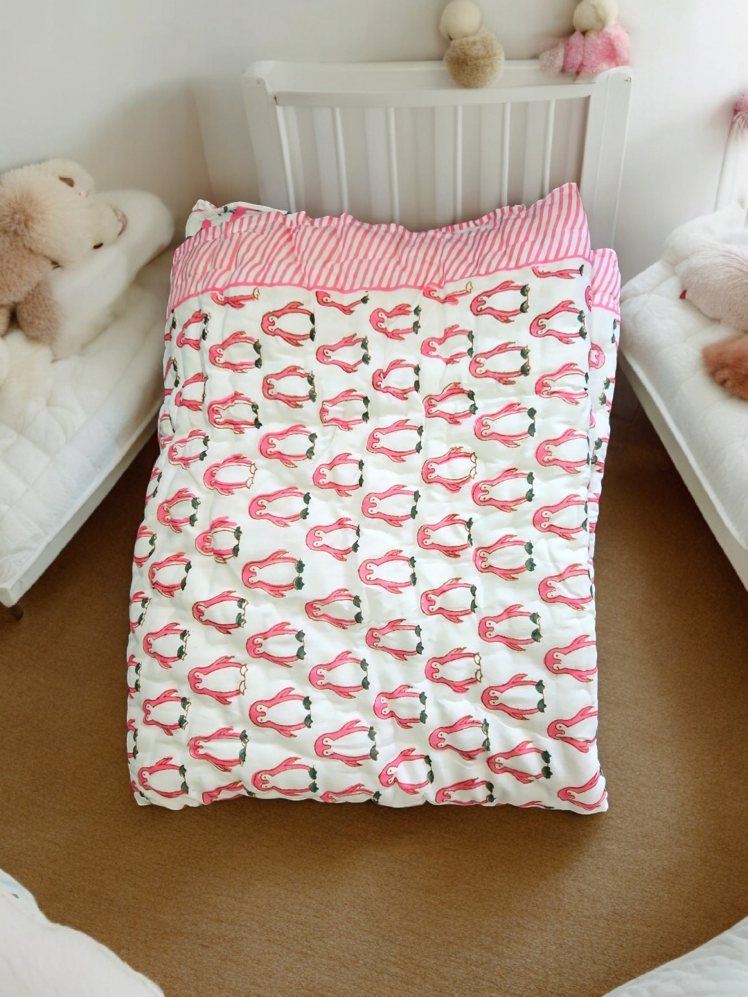 

Feels Like Home White & Pink 300 GSM Single Bed Quilt