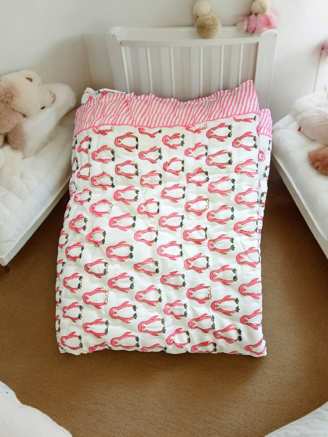 

Feels Like Home White & Pink Floral 300 GSM Reversible Single Bed Quilt