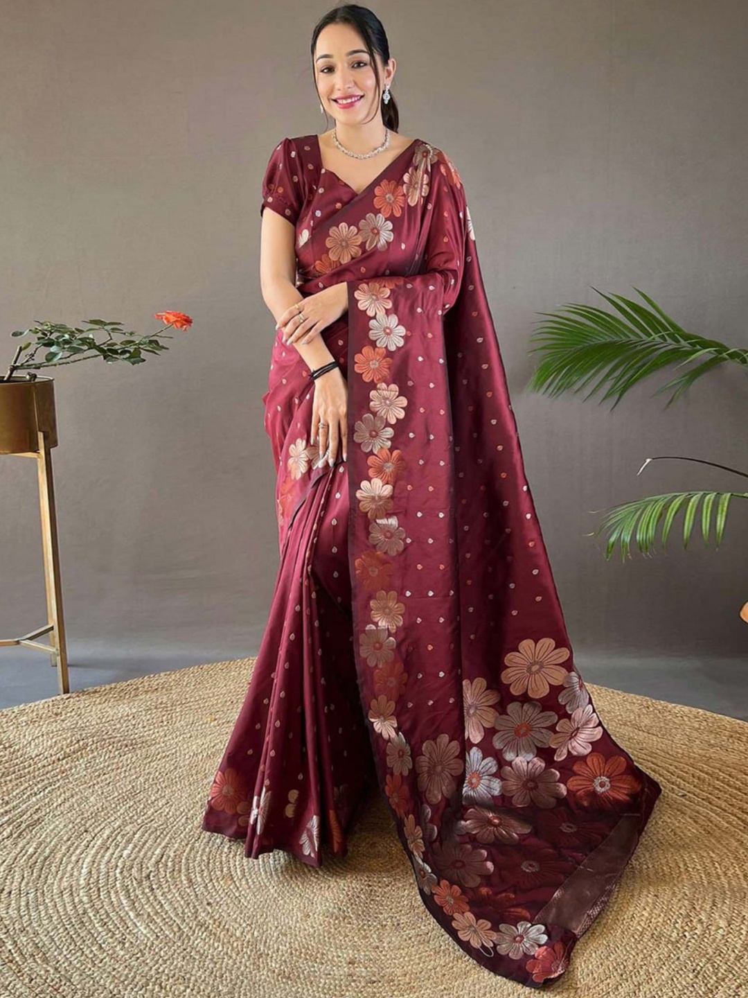 

SHIJILA Ethnic Motifs Woven Design Zari Kanjeevaram Saree, Maroon
