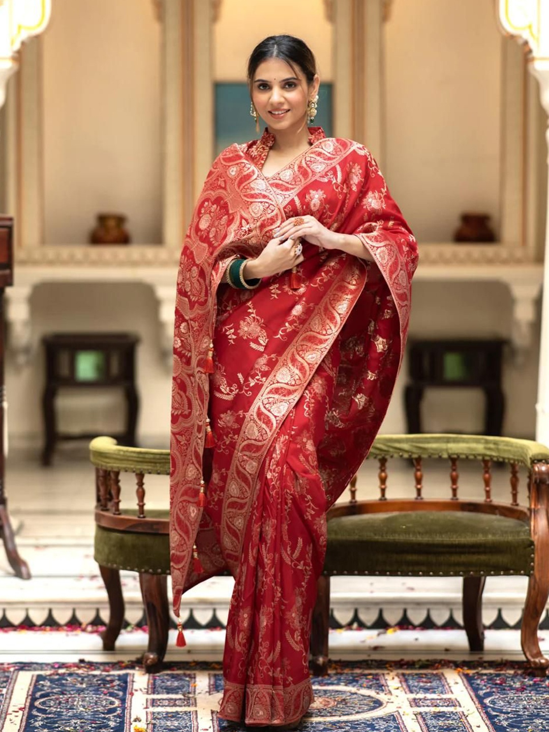 

SHIJILA Woven Design Zari Kanjeevaram Saree, Red