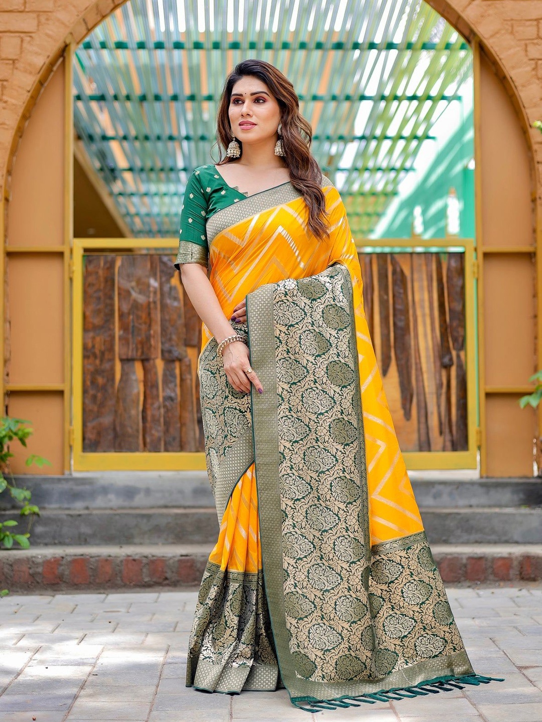 

SHIJILA Woven Design Zari Kanjeevaram Saree, Yellow