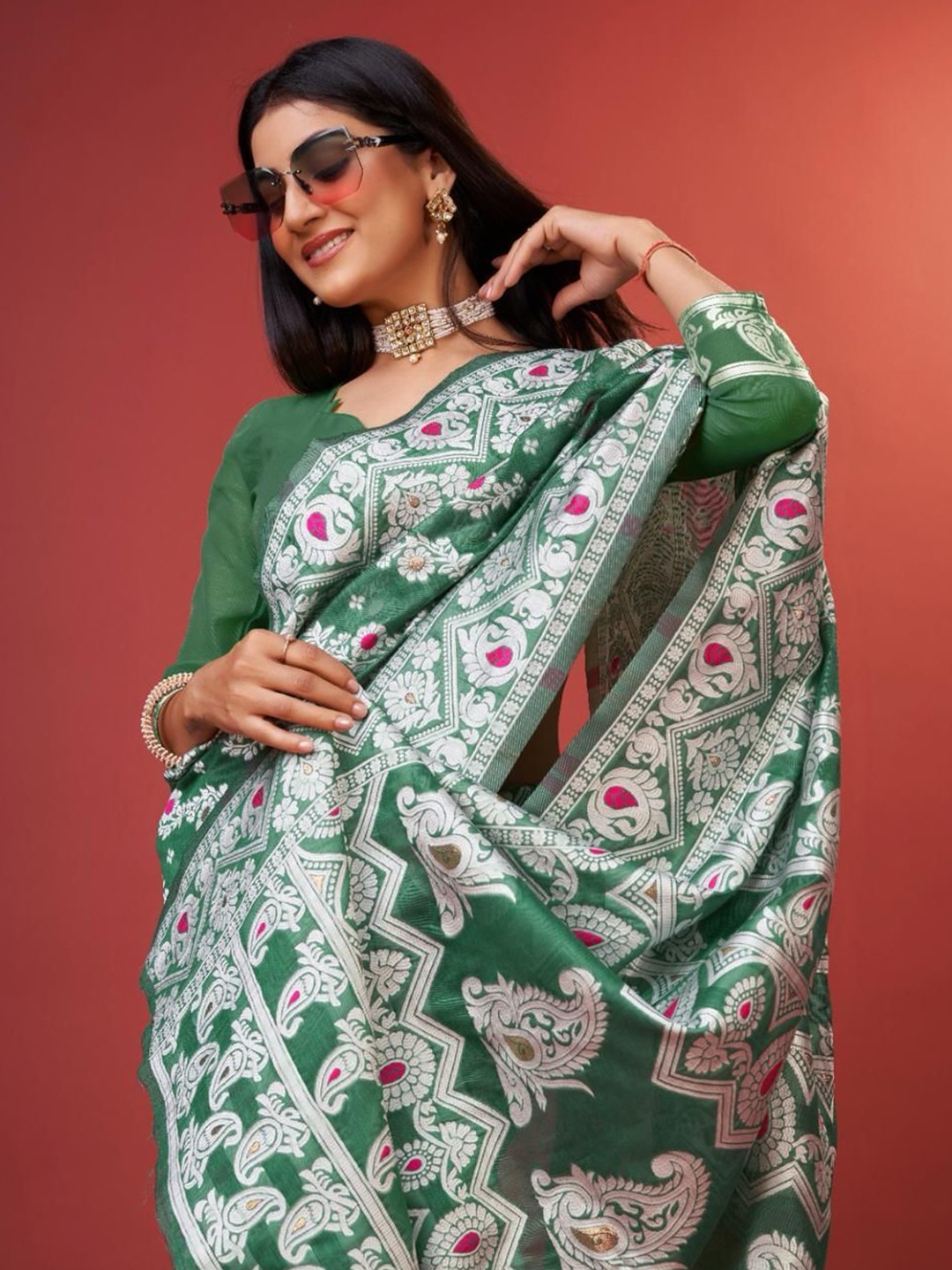 

SHIJILA Woven Design Zari Kanjeevaram Saree, Green