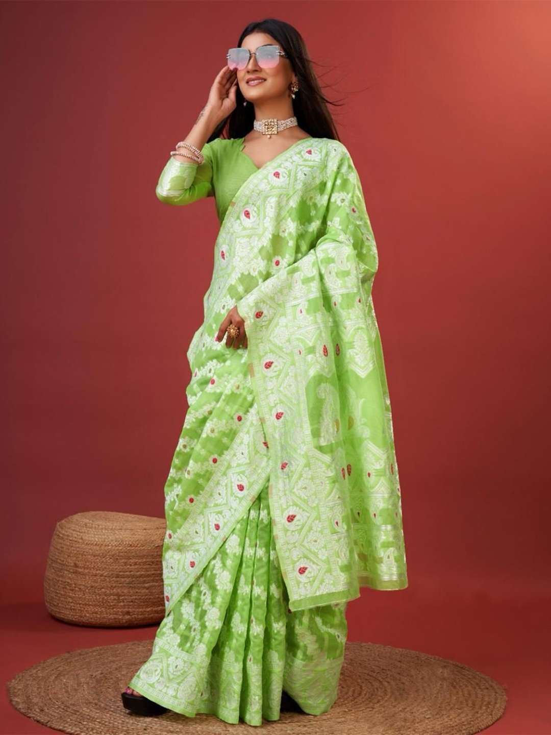 

SHIJILA Ethnic Motifs Woven Design Zari Kanjeevaram Saree, Green