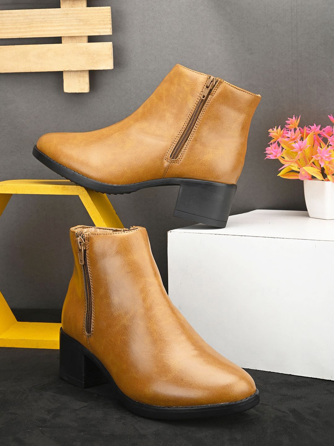 

Alleviater Women Block-Heeled Regular Boots, Beige