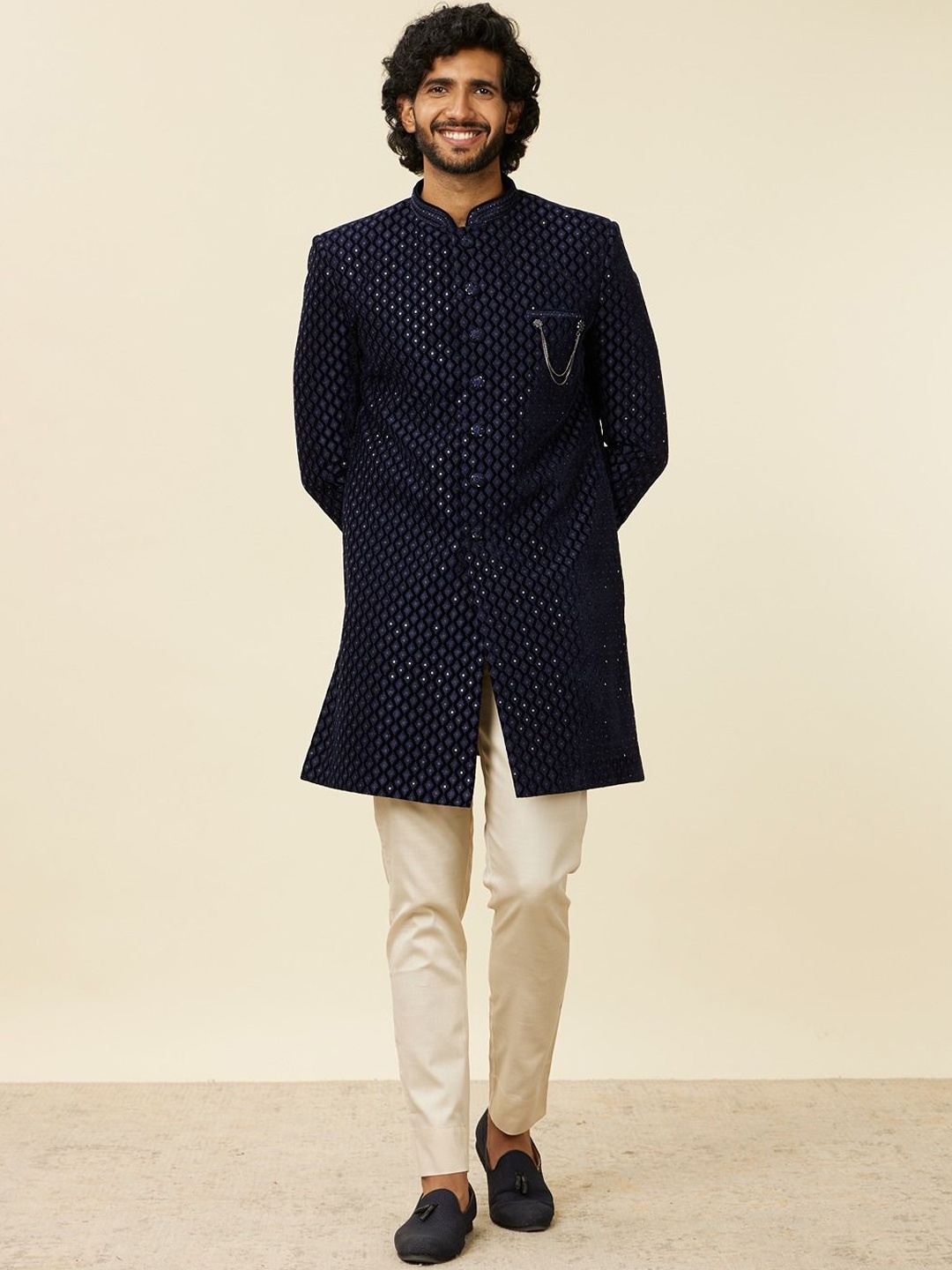 

Manyavar Men Embroidered Sherwani Set, Navy blue
