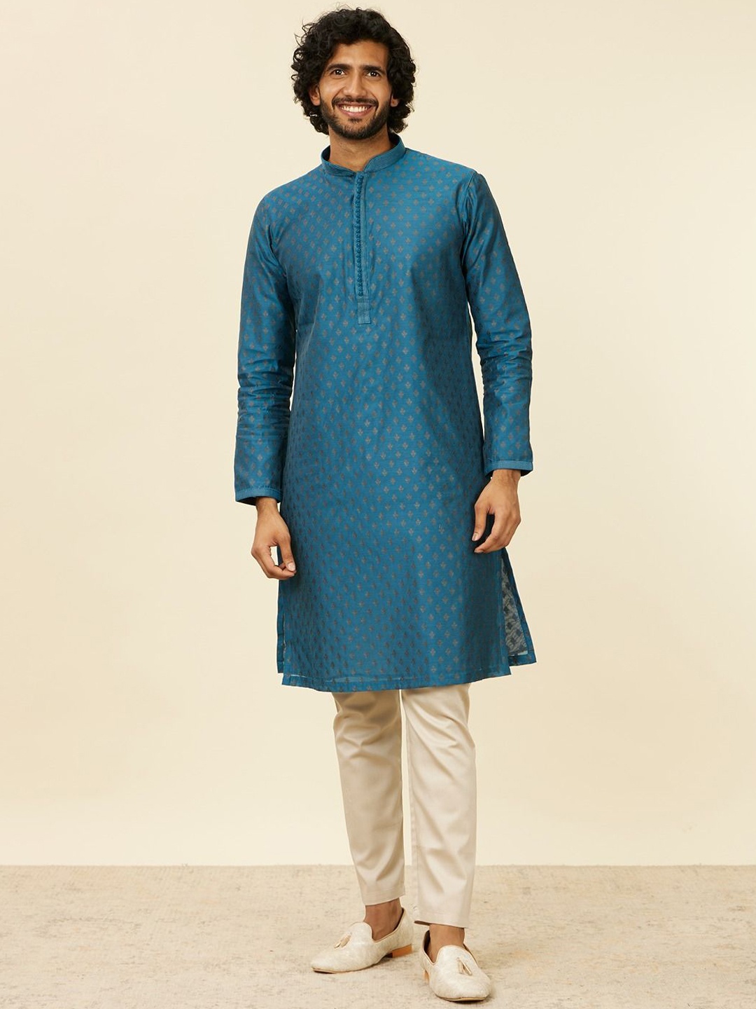 

Manyavar Men Embroidered Regular Kurta with Pyjamas, Teal