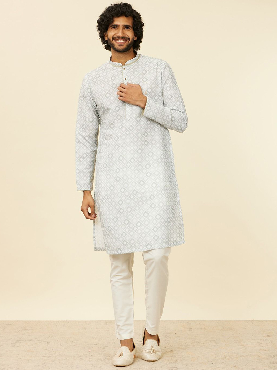

Manyavar Men Geometric Flared Sleeves Chikankari Kurta, Green
