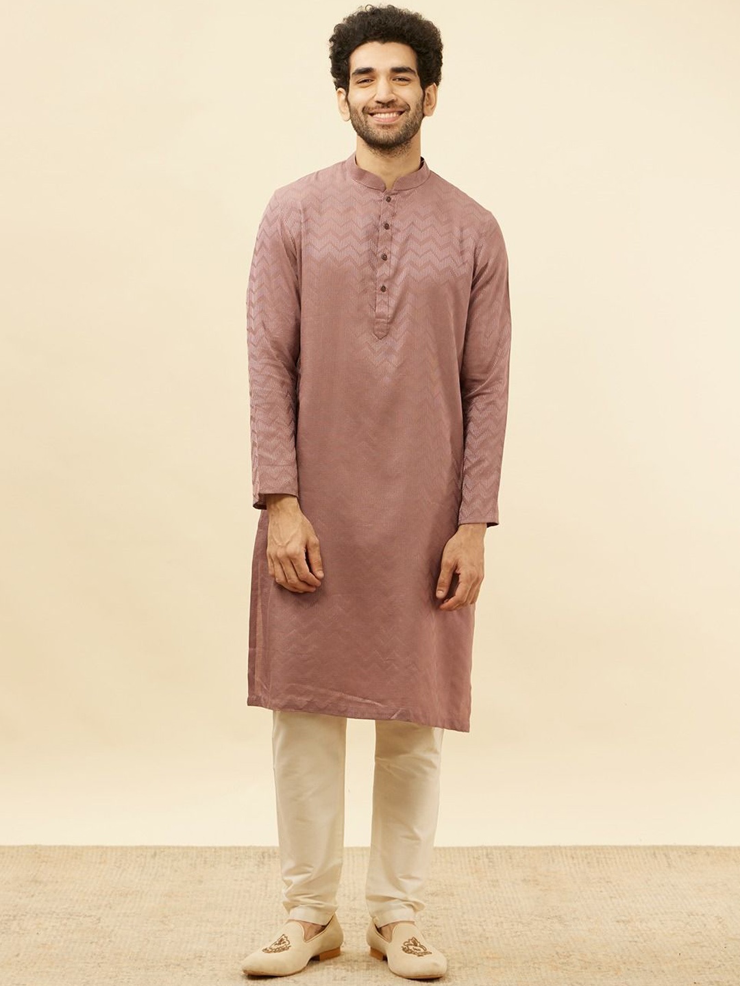 

Manyavar Men Woven Design Mandarin Collar Self design Foil Print Kurta, Pink