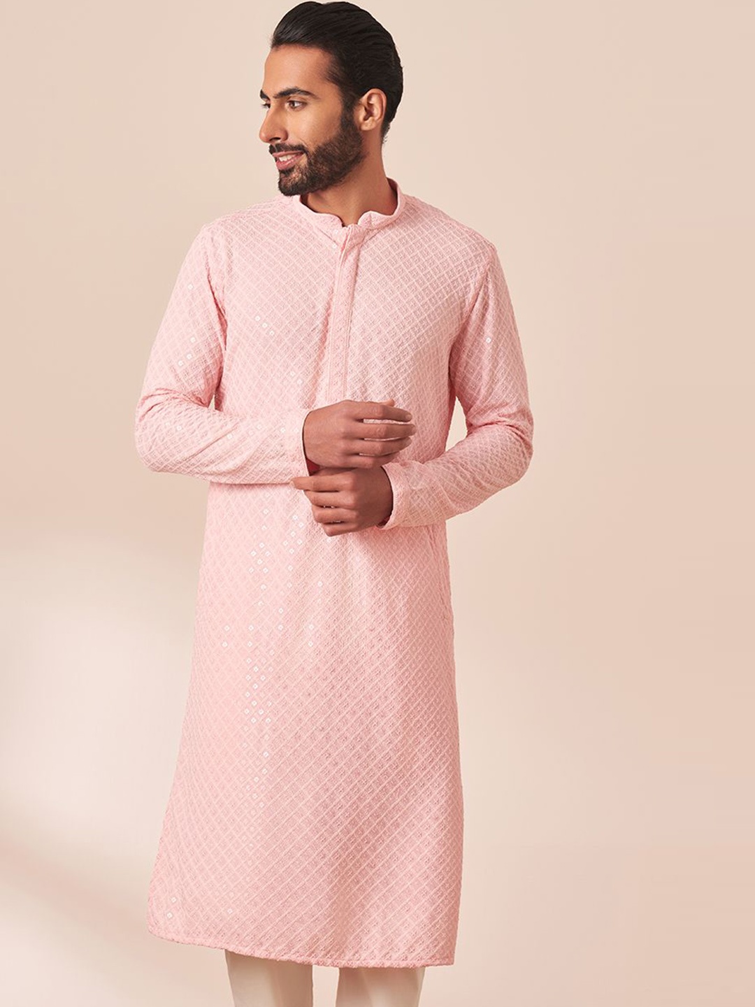 

Manyavar Men Geometric Sequenced Thread Work Kurta, Pink