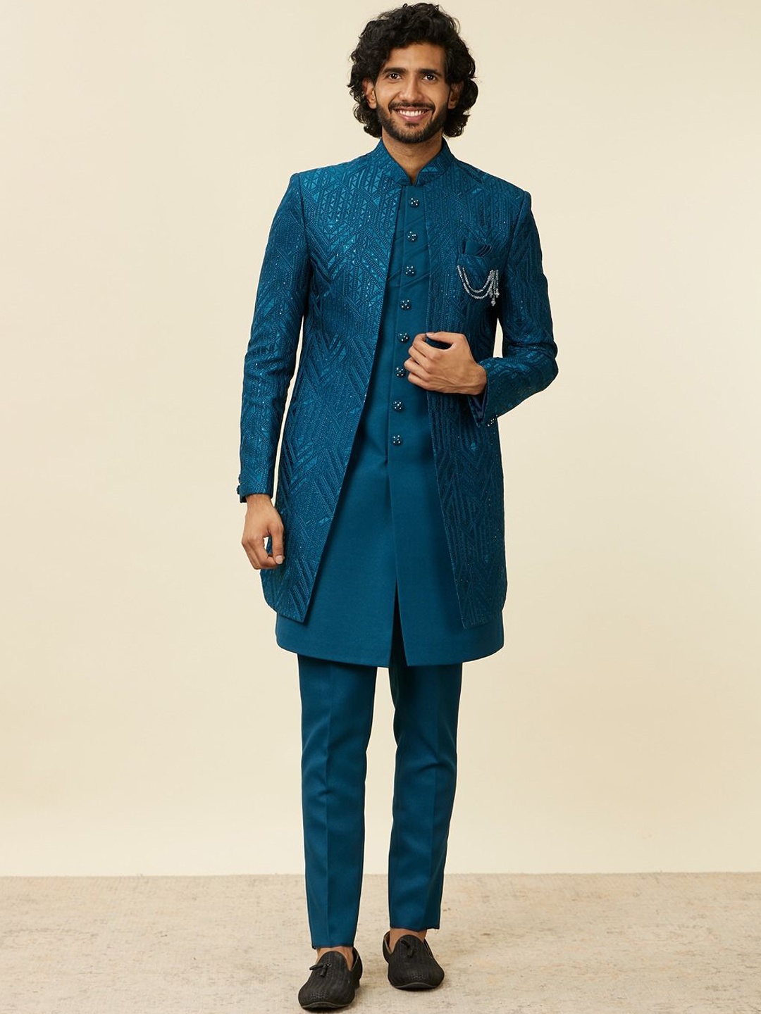 

Manyavar Men Embroidered Sherwani Set, Teal
