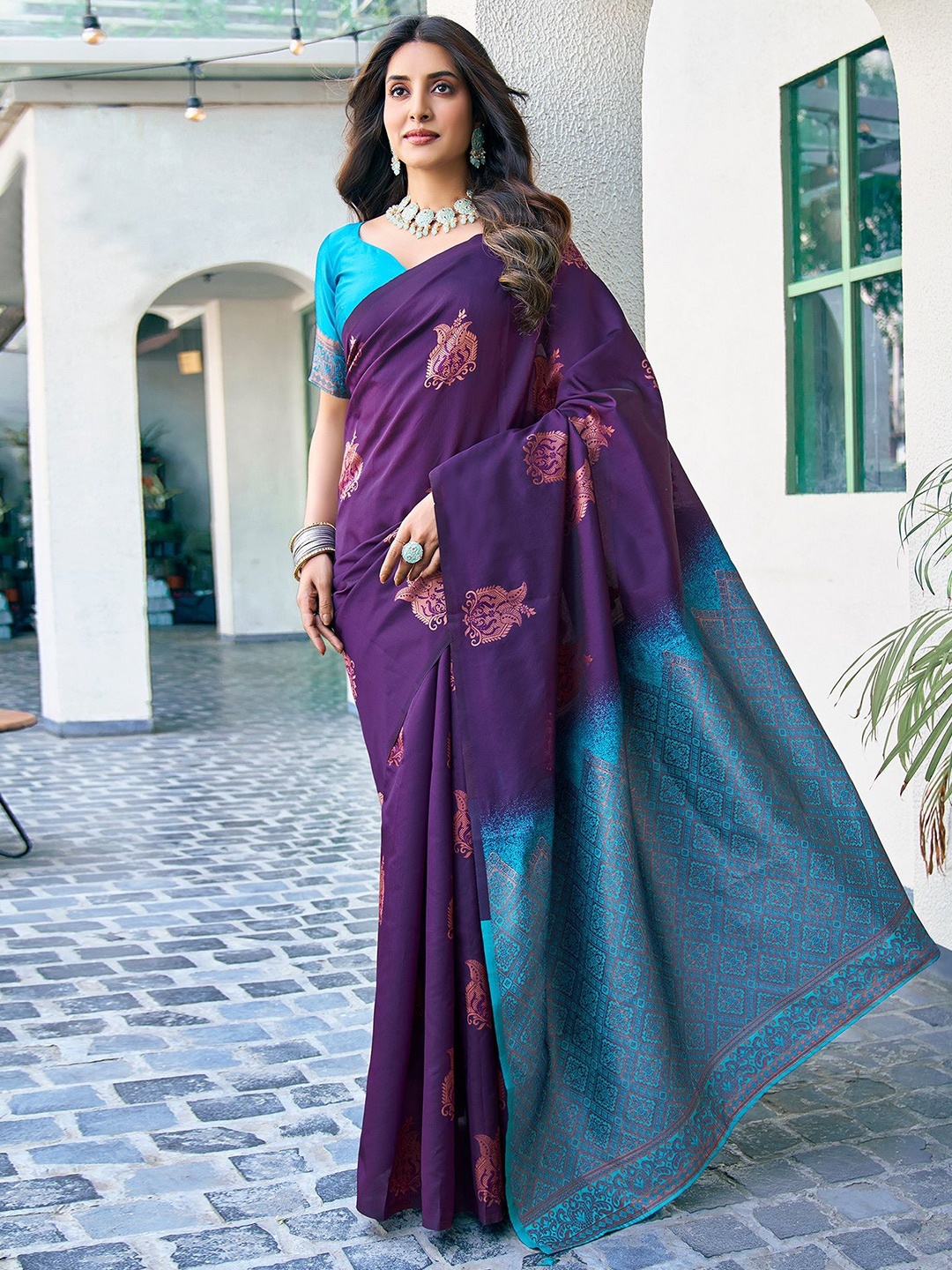 

DIVASTRI Zari Ethnic Motifs Banarasi Saree, Purple