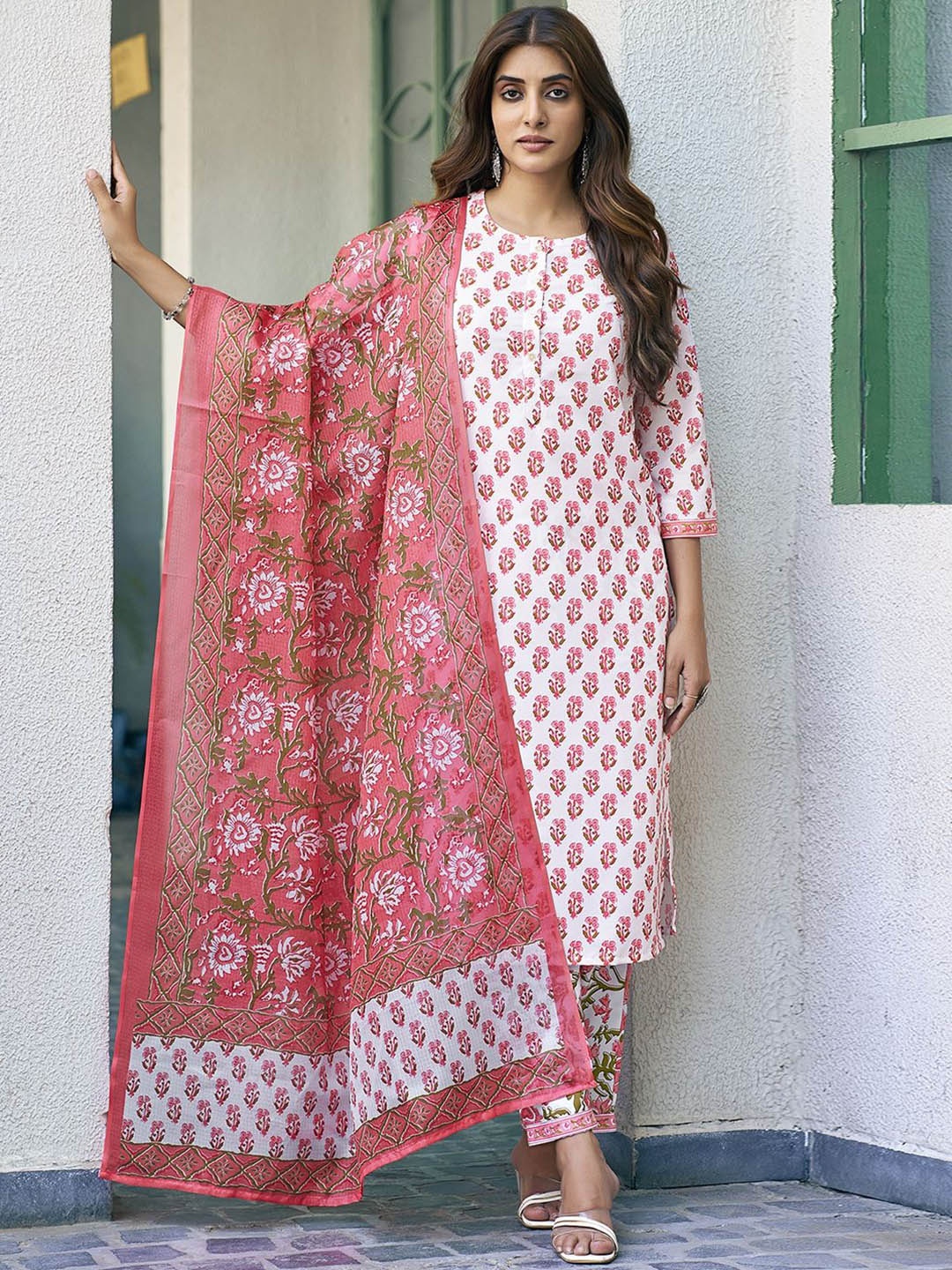 

KALINI Women Floral Printed Regular Kurta with Trousers & With Dupatta, White