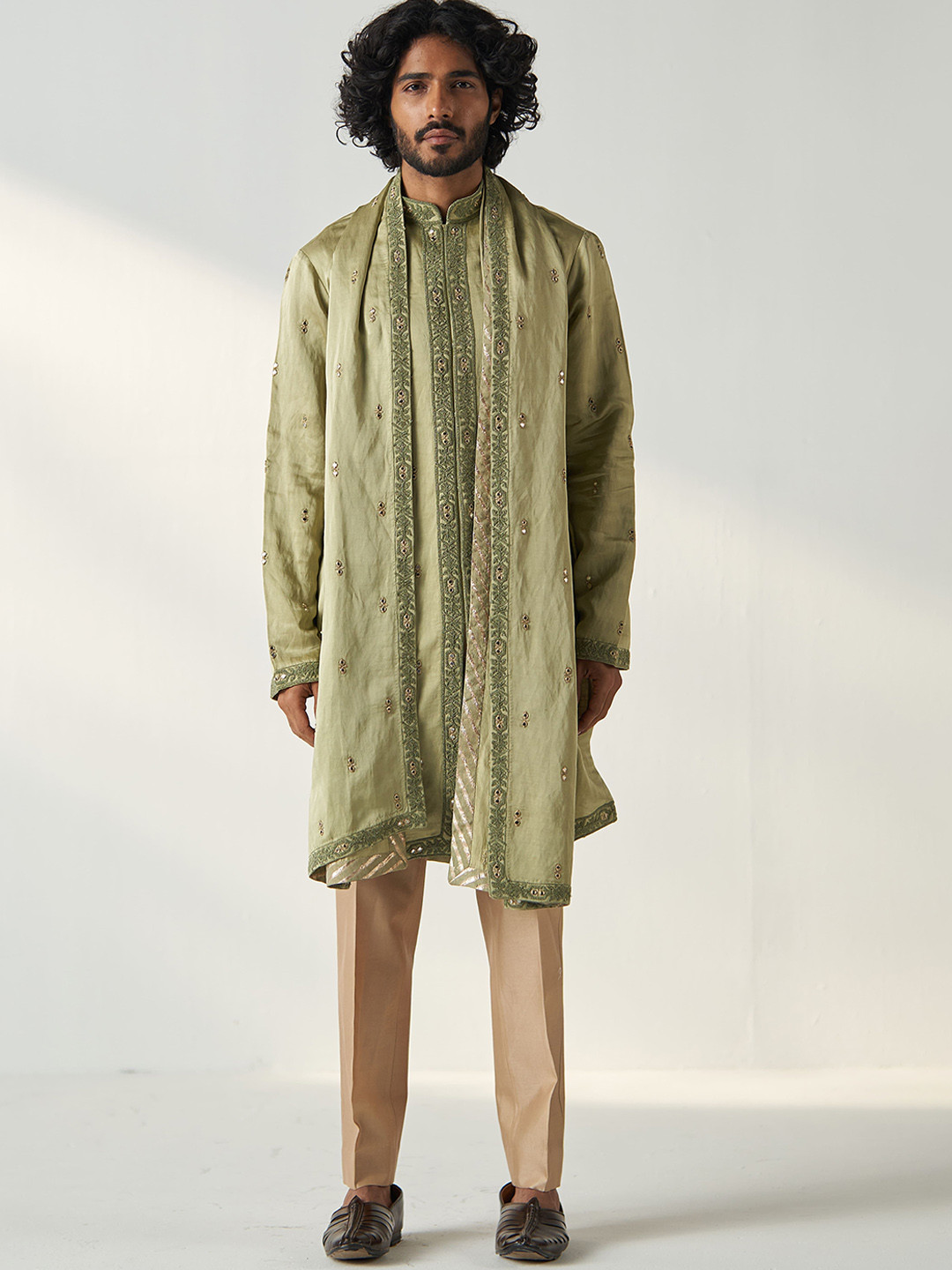 

STUDIO BAGECHAA Floral Regular Thread Work Chanderi Silk Kurta,Trousers & With Dupatta, Green
